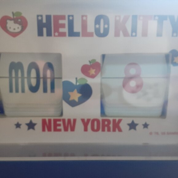 Hello kitty in New York Retro Clock Calendar - Picture 2 of 8